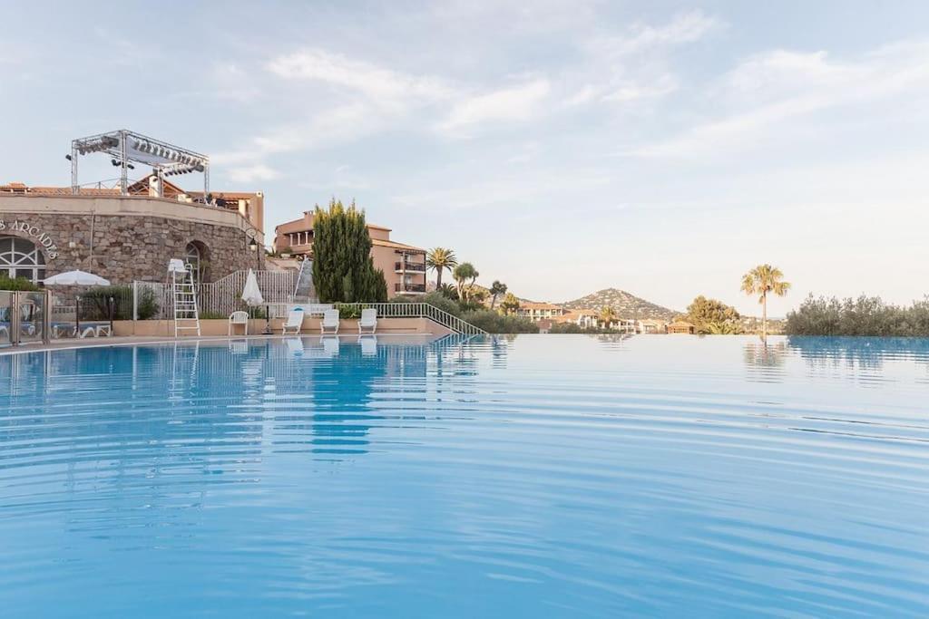 Saint-Raphaël Village Cap Esterel, Piscine, Plage מראה חיצוני תמונה