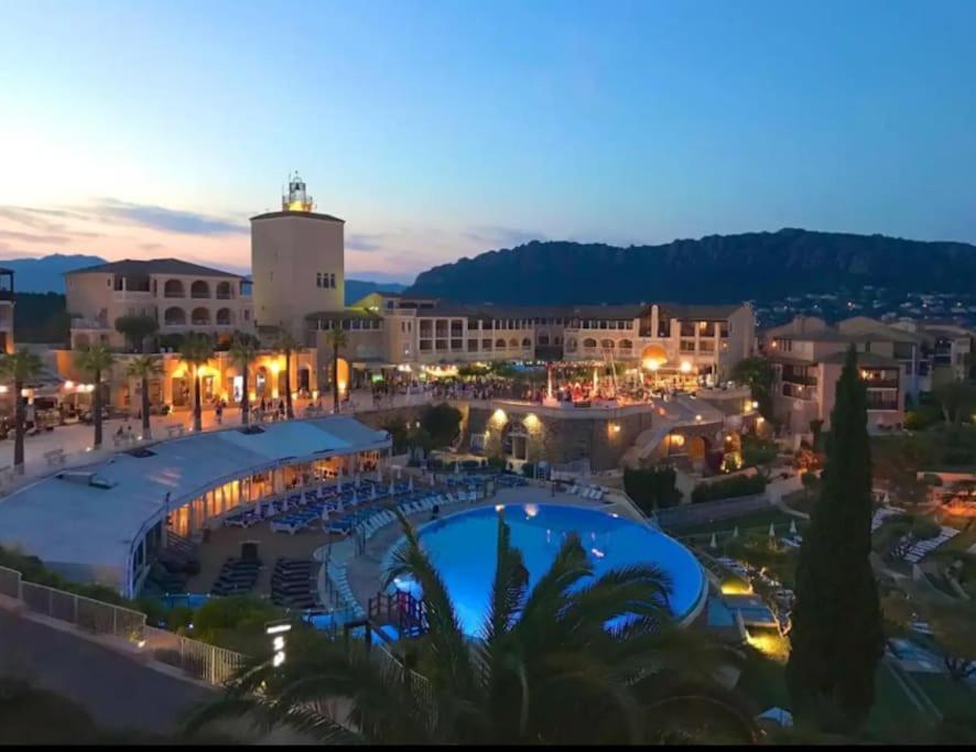 Saint-Raphaël Village Cap Esterel, Piscine, Plage מראה חיצוני תמונה