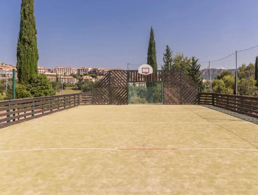 Saint-Raphaël Village Cap Esterel, Piscine, Plage מראה חיצוני תמונה