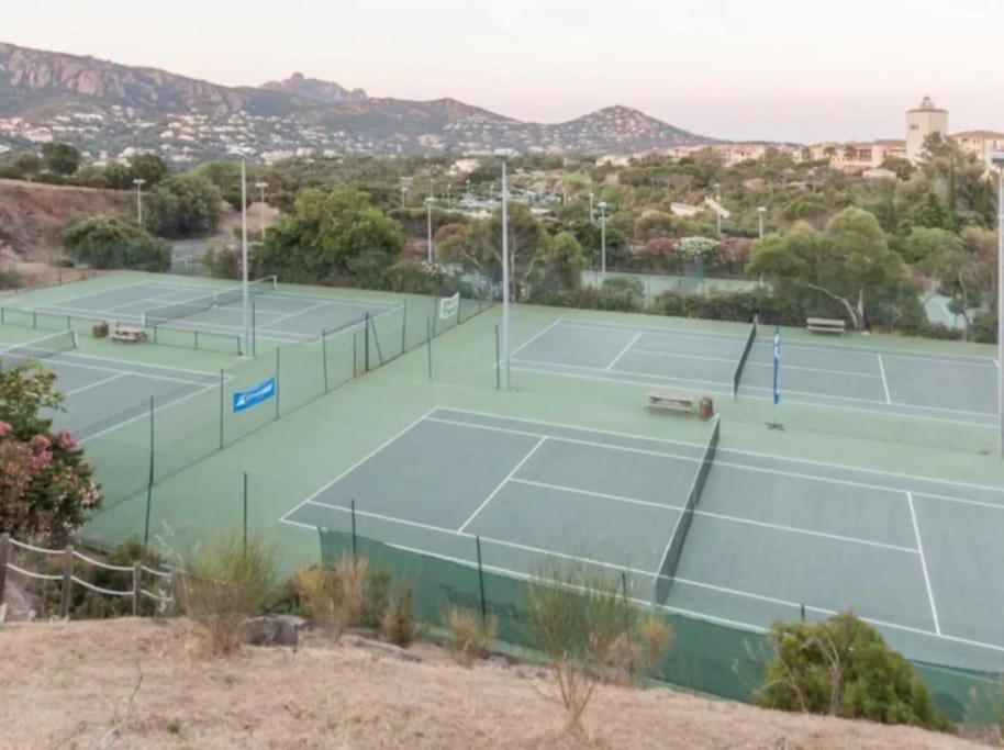 Saint-Raphaël Village Cap Esterel, Piscine, Plage מראה חיצוני תמונה