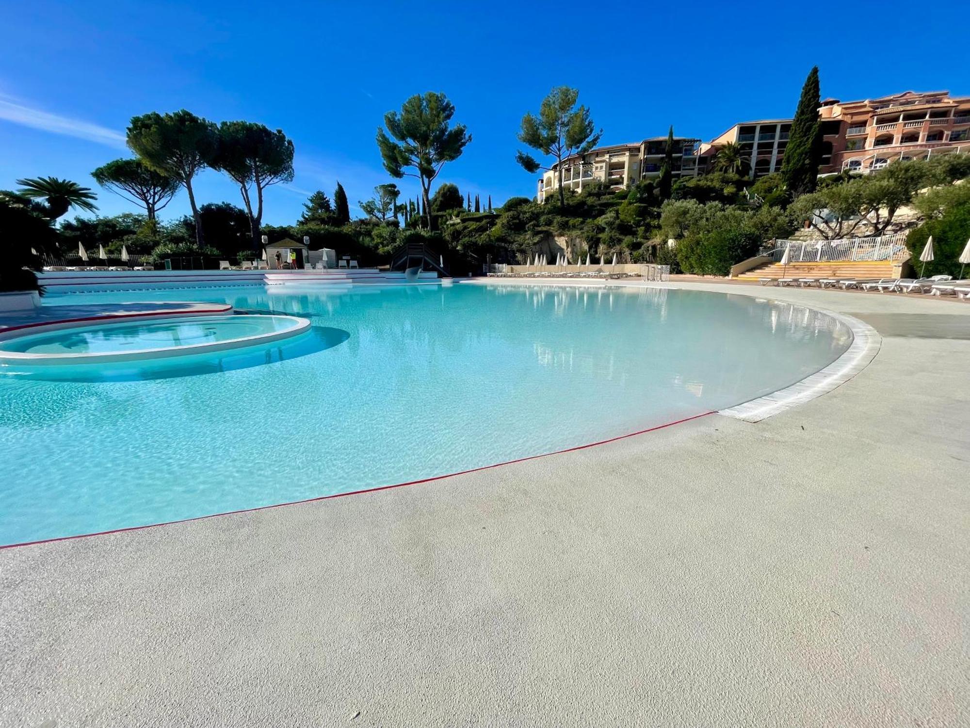 Saint-Raphaël Village Cap Esterel, Piscine, Plage מראה חיצוני תמונה